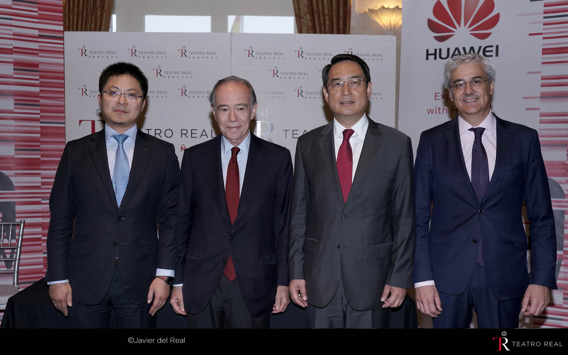 Firma del acuerdo entre Huawei y el Teatro Real